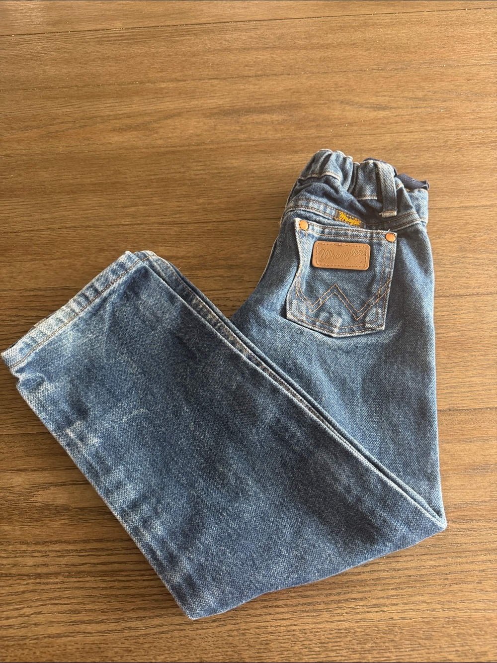 Wrangler Relaxed Fit Denim Jeans in Medium Blue